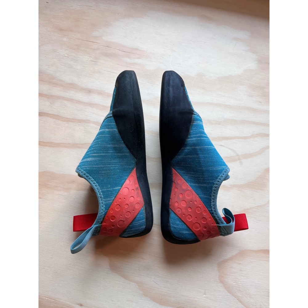 Black Diamond Momentum Kids Climbing Shoes Blue Red Mismatched 3(left) 4(right)